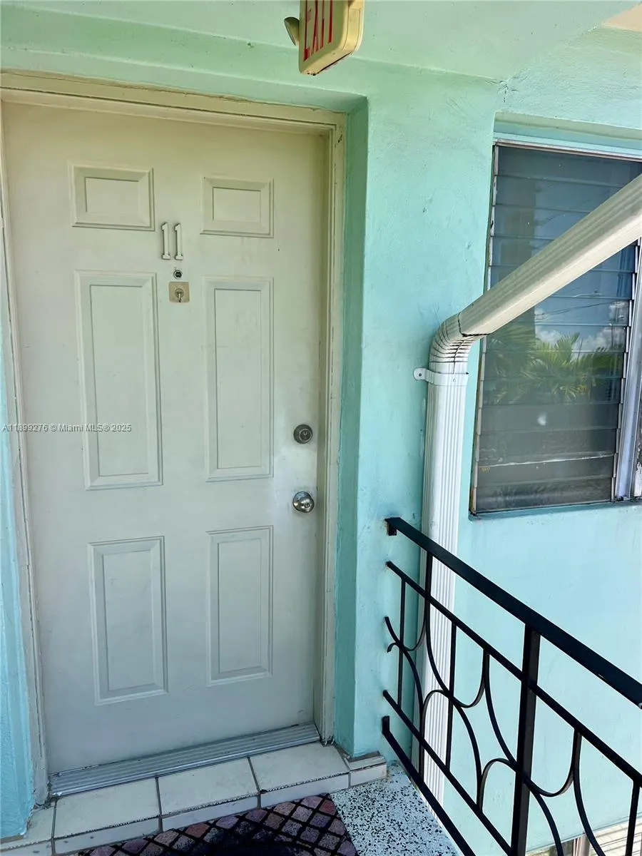 855 W 29th St, #11