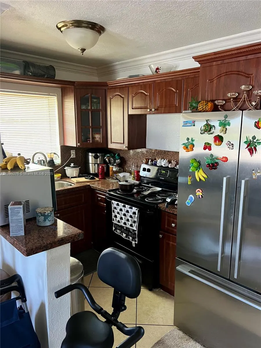 855 W 29th St, #11