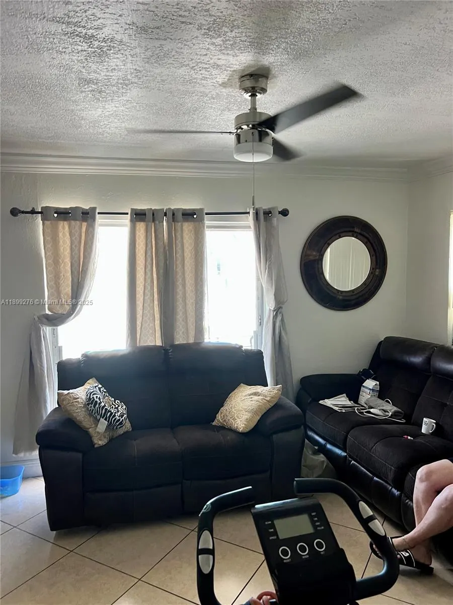 855 W 29th St, #11
