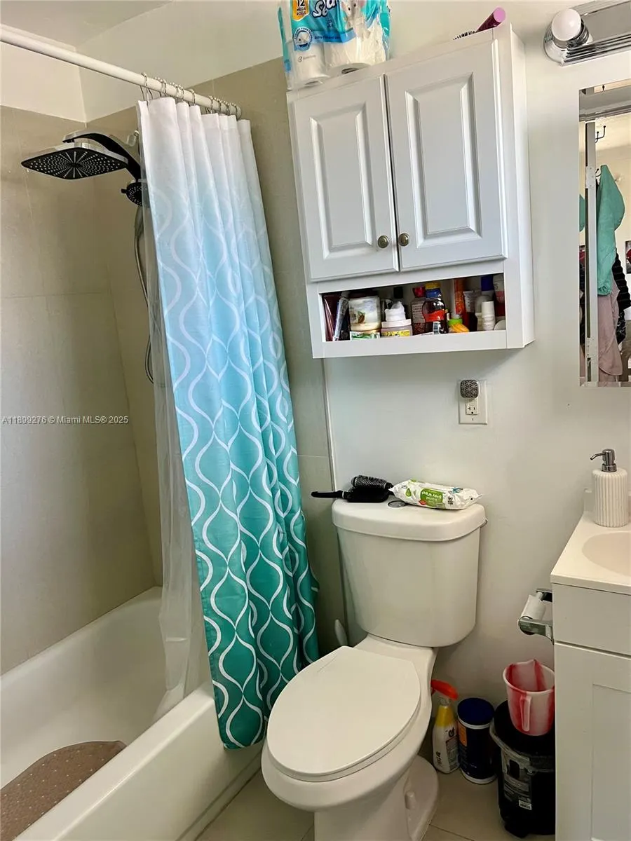 855 W 29th St, #11