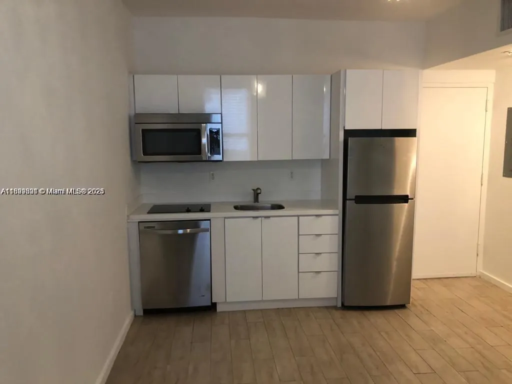 1611 Meridian Ave, #307