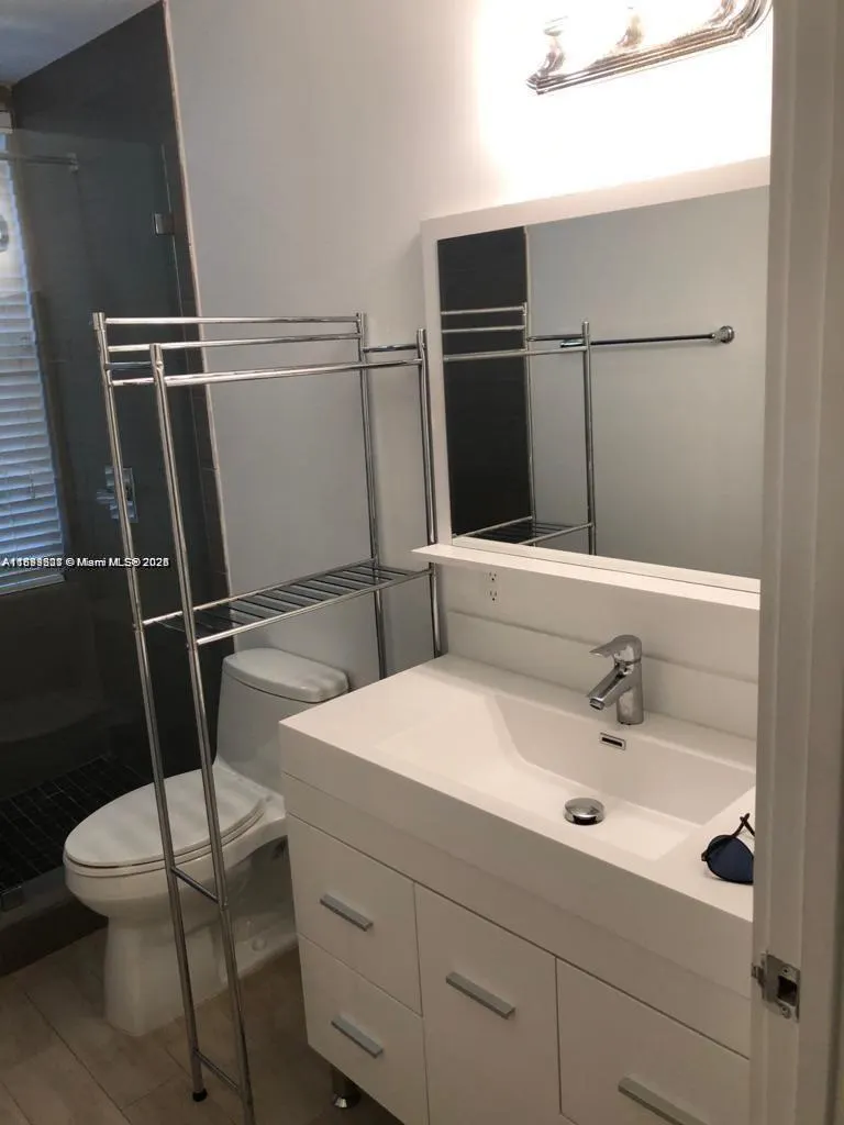 1611 Meridian Ave, #307