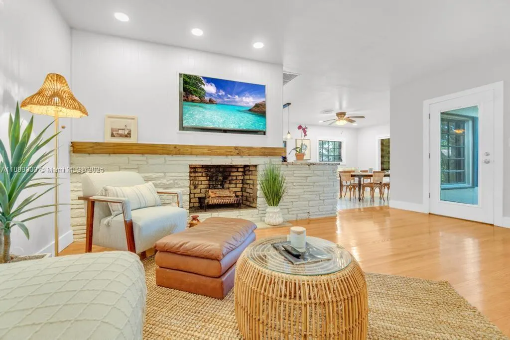 364 Navarre Dr
