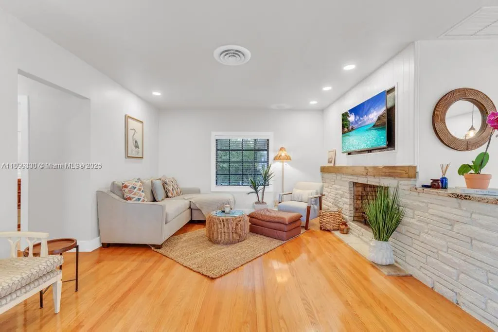 364 Navarre Dr