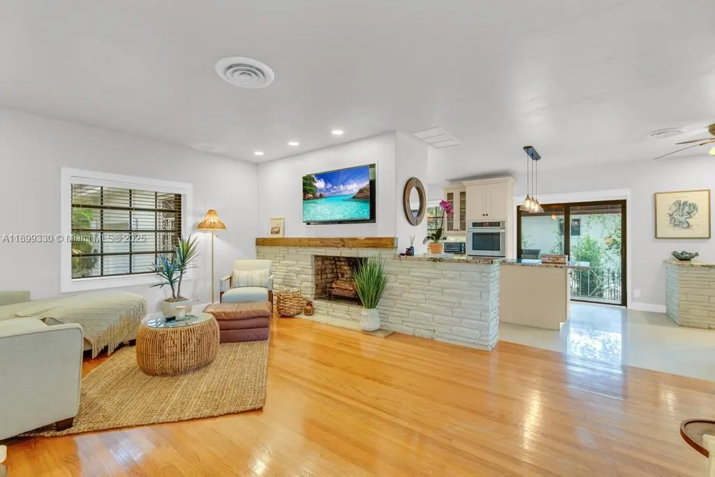 364 Navarre Dr