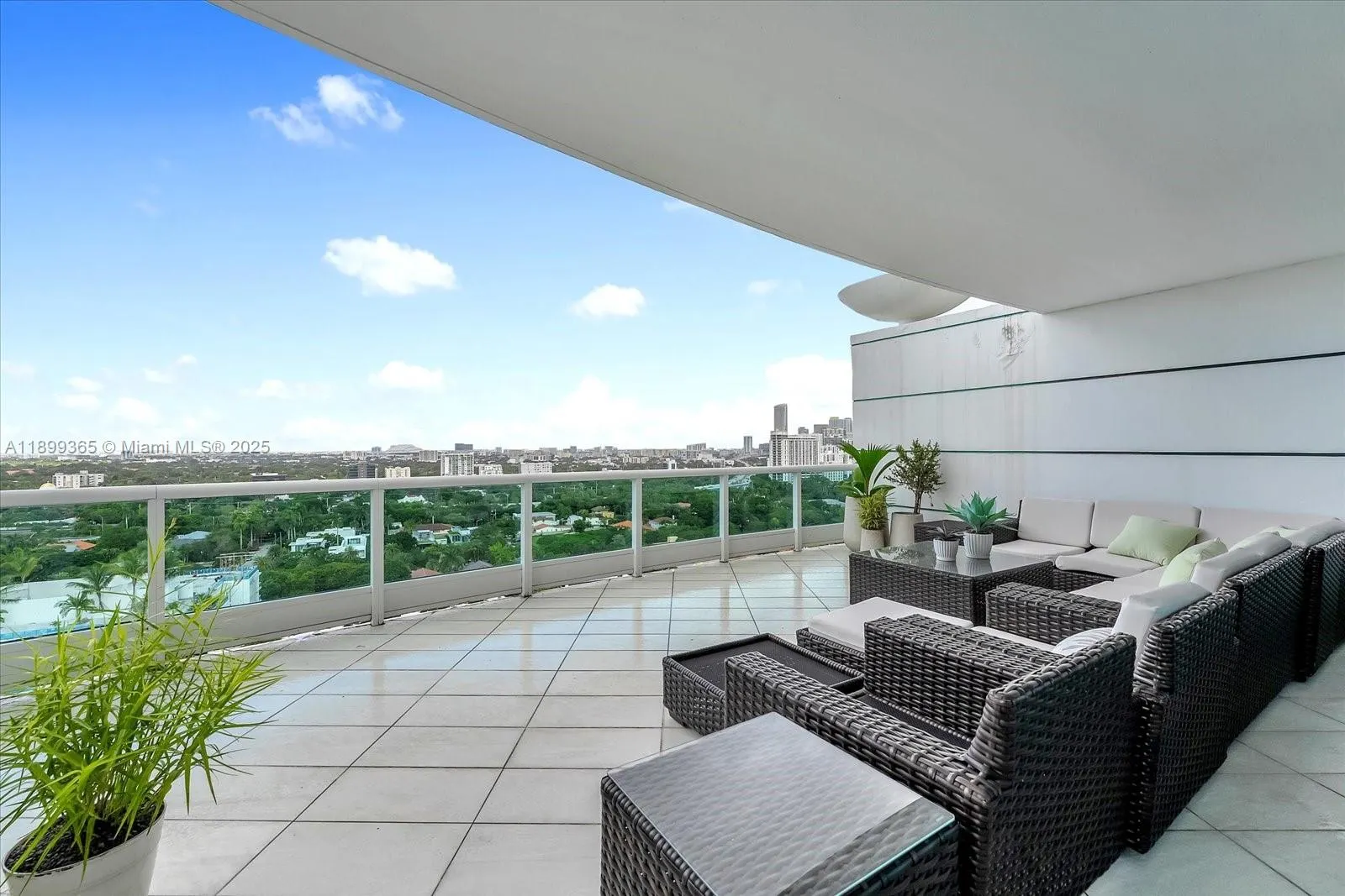 2127 Brickell Ave, #2005