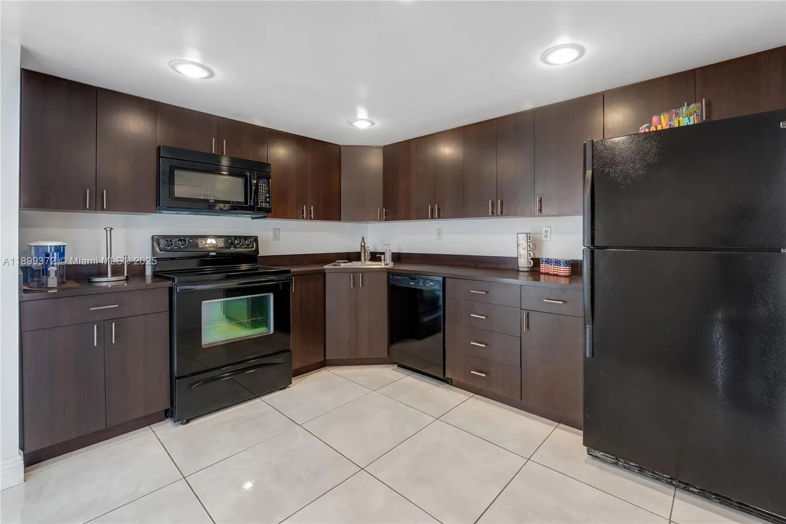2750 NE 183rd St, #804