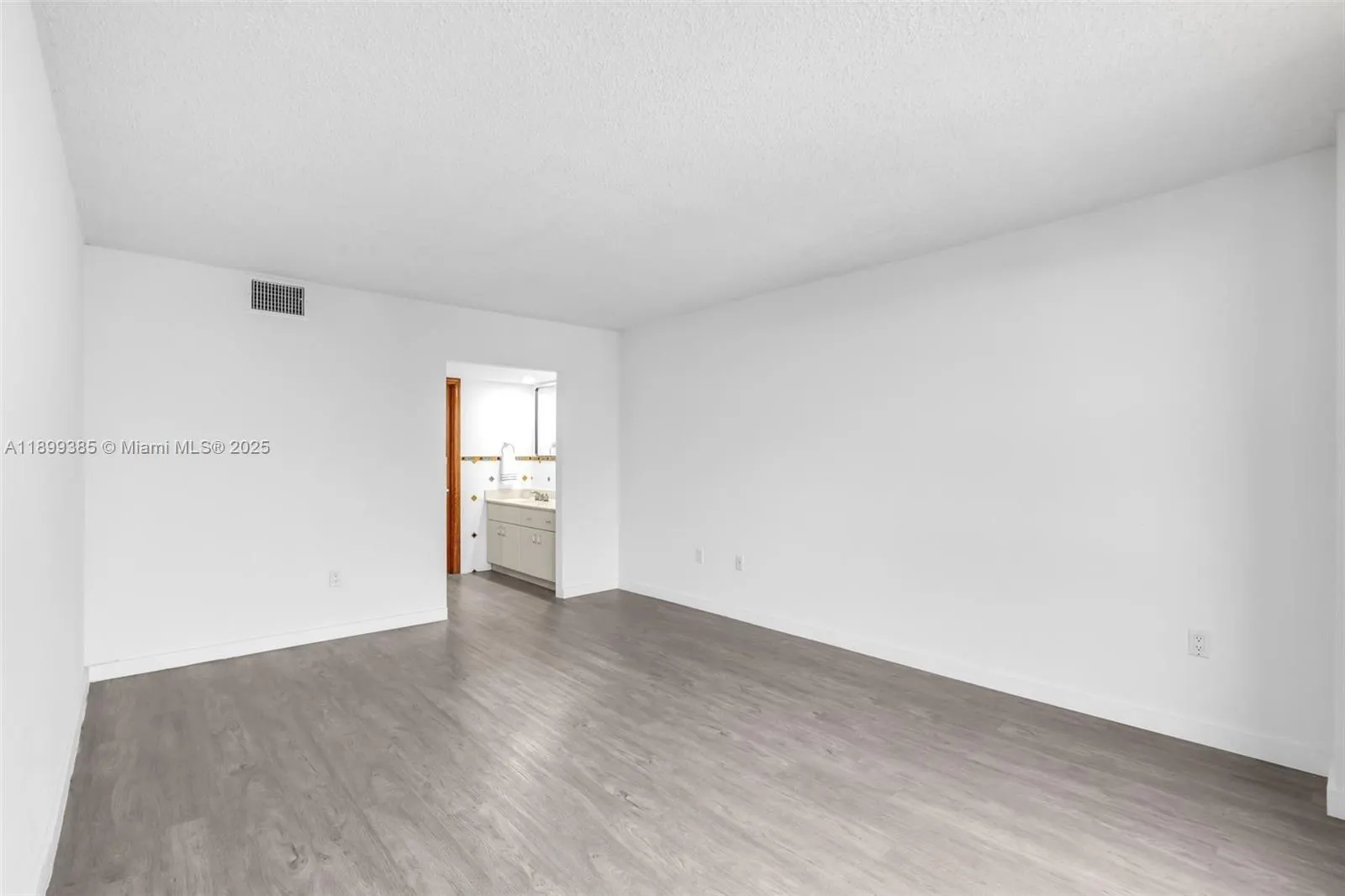 2333 Brickell Ave, #PH208