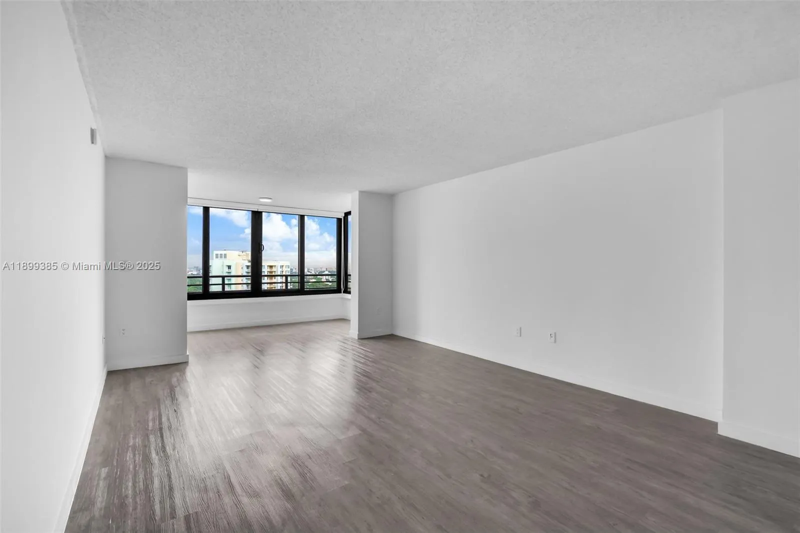 2333 Brickell Ave, #PH208