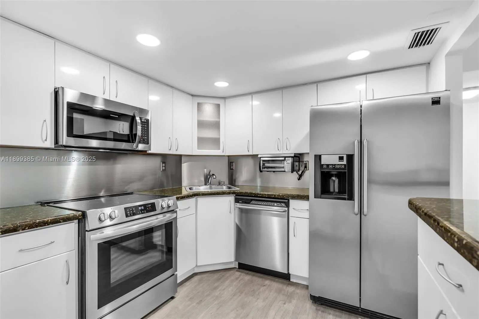 2333 Brickell Ave, #PH208