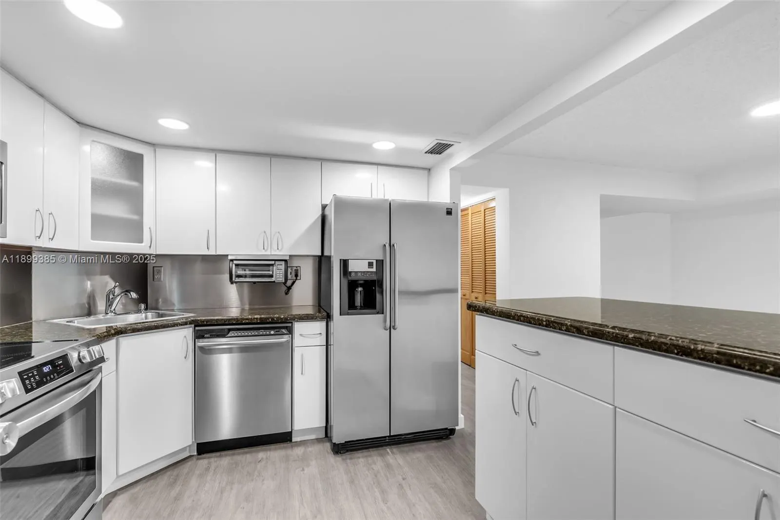 2333 Brickell Ave, #PH208