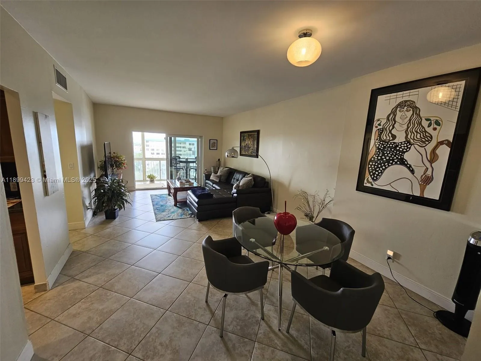 4200 Hillcrest Dr, #1015