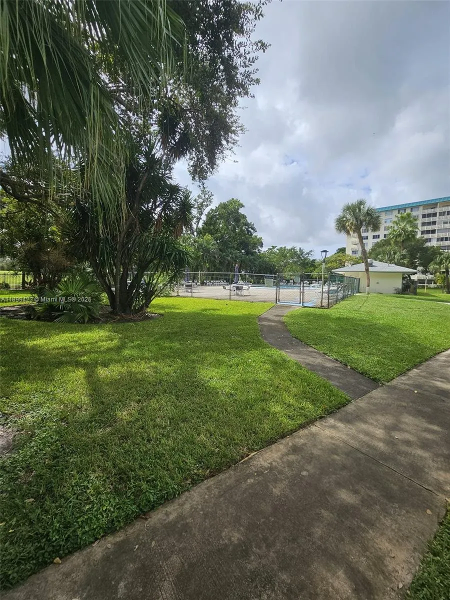 4200 Hillcrest Dr, #1015