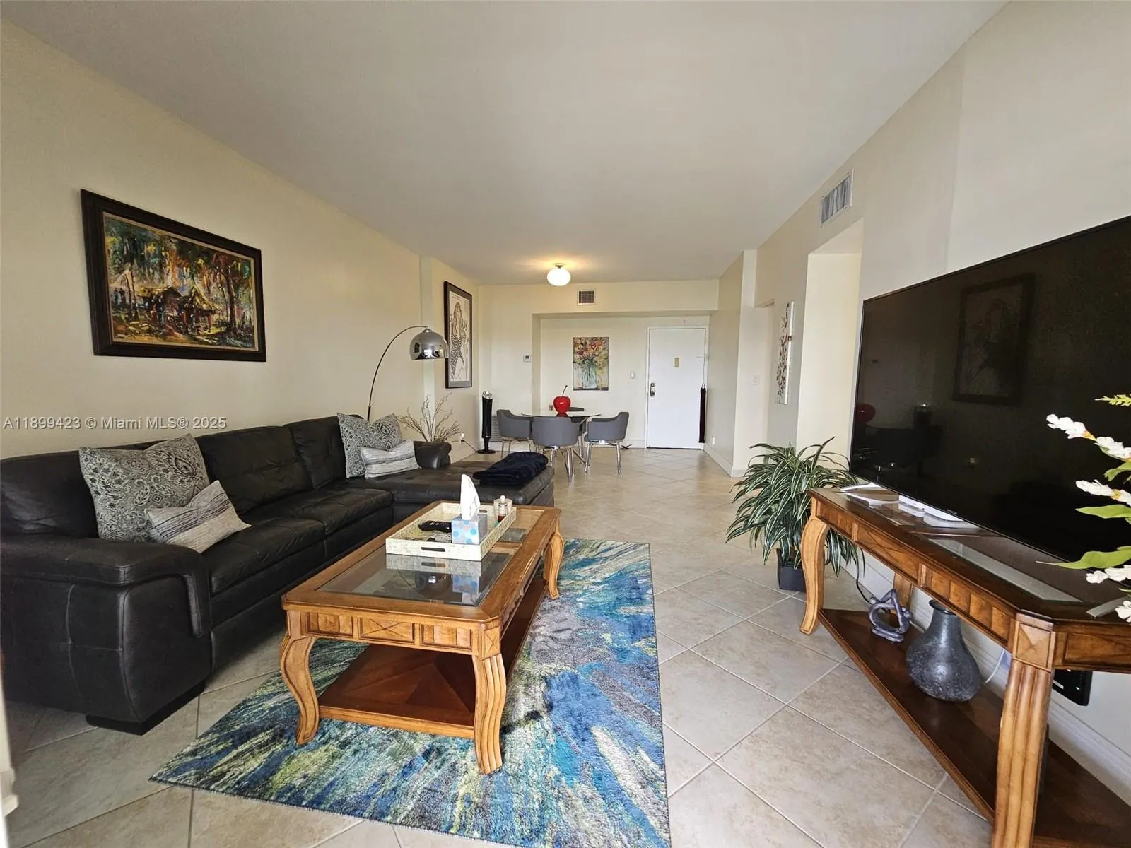 4200 Hillcrest Dr, #1015