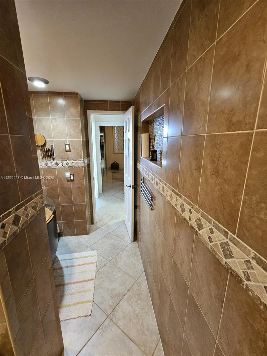 4200 Hillcrest Dr, #1015