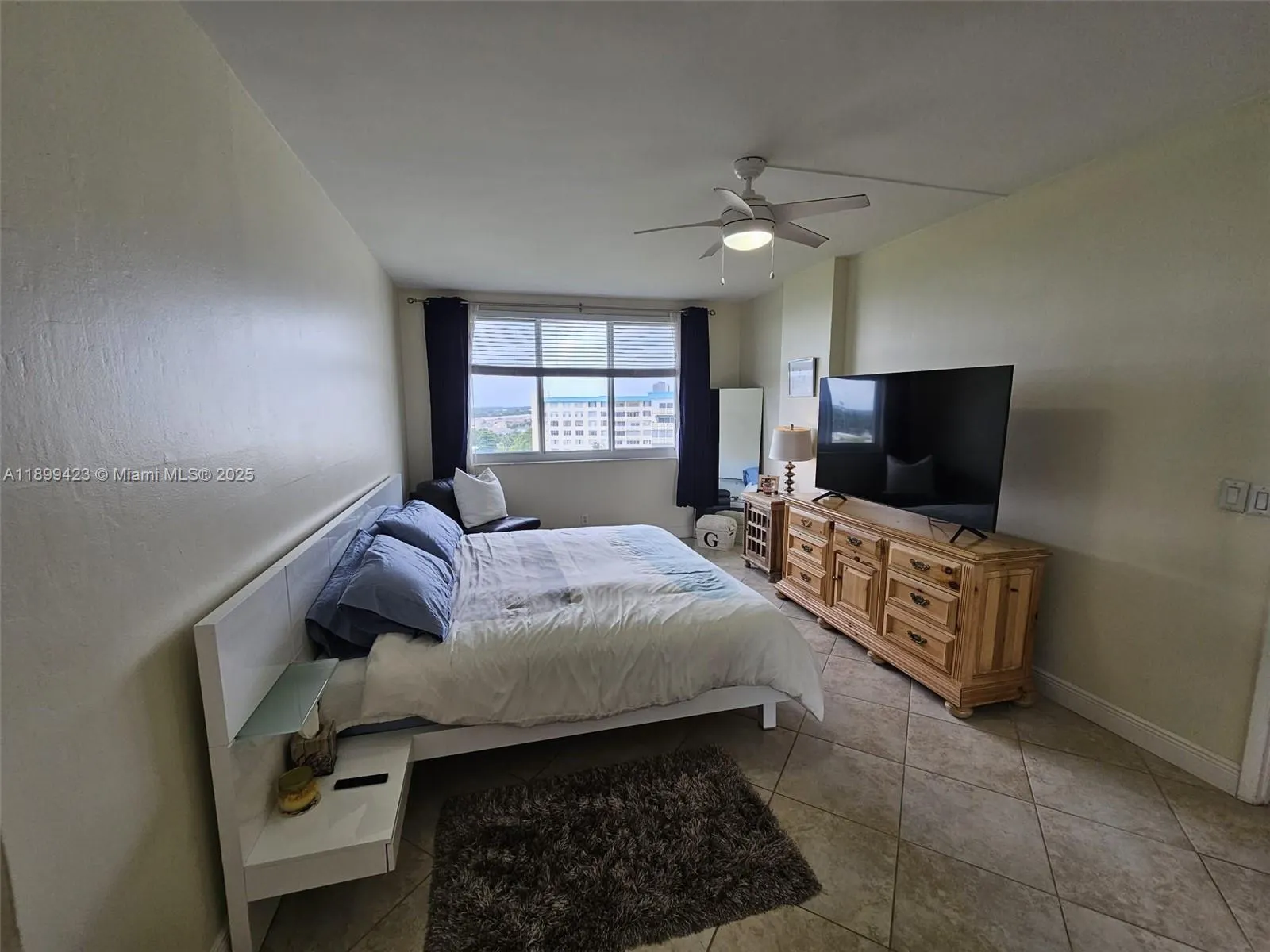 4200 Hillcrest Dr, #1015