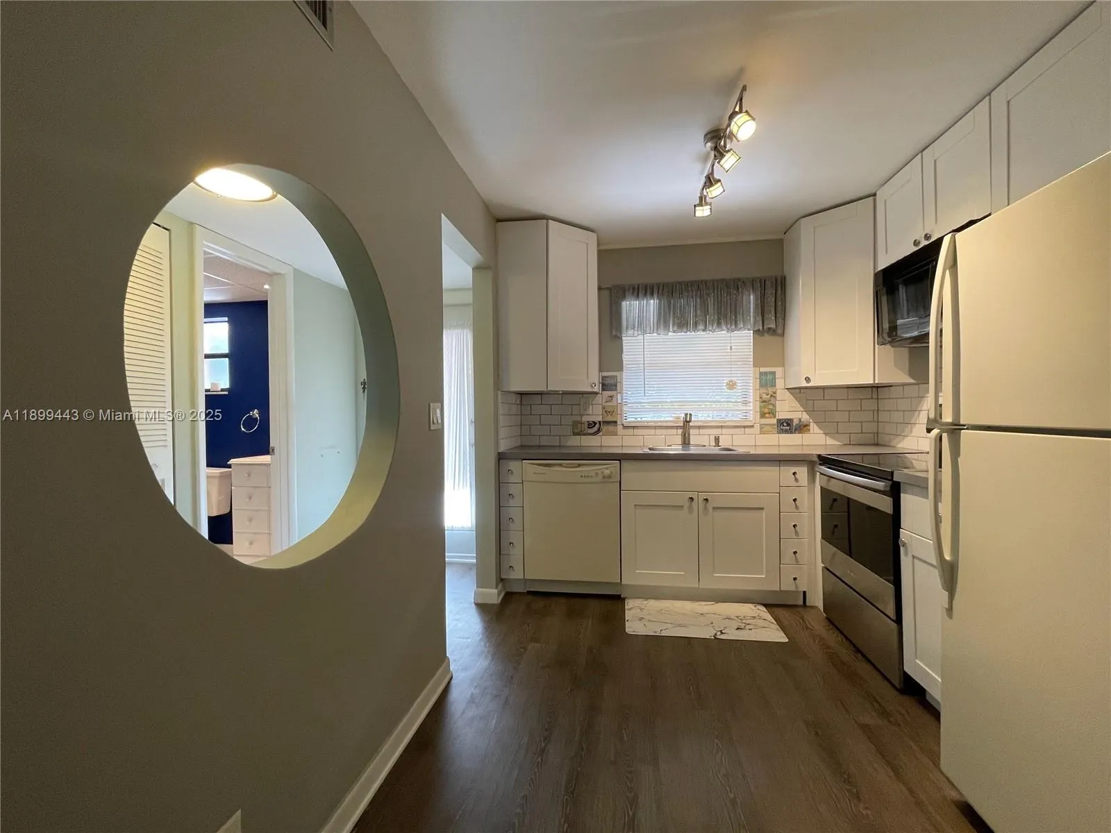 10123 Sunrise Lakes Blvd, #208