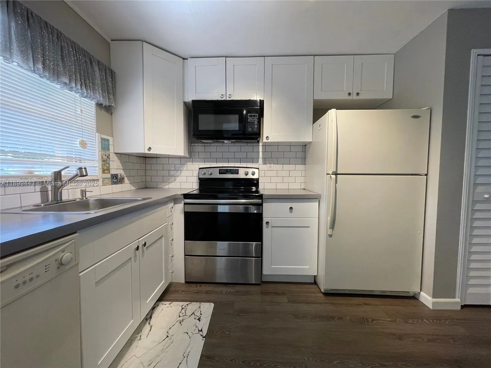 10123 Sunrise Lakes Blvd, #208