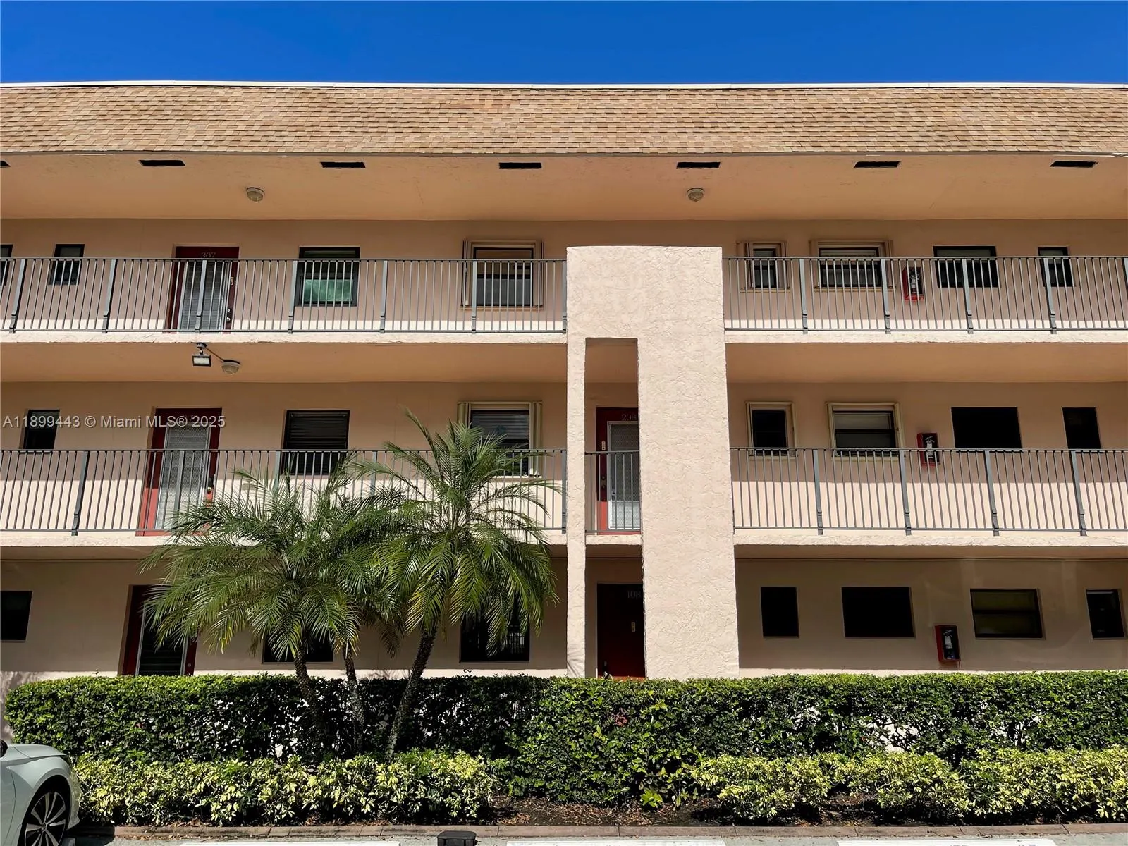 10123 Sunrise Lakes Blvd, #208