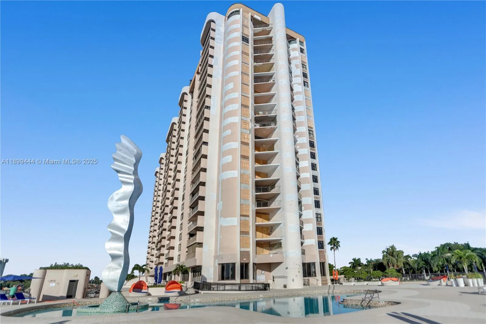 1800 NE 114th St, #607