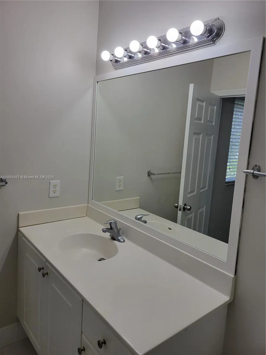 2556 SW 83rd Ave, #101