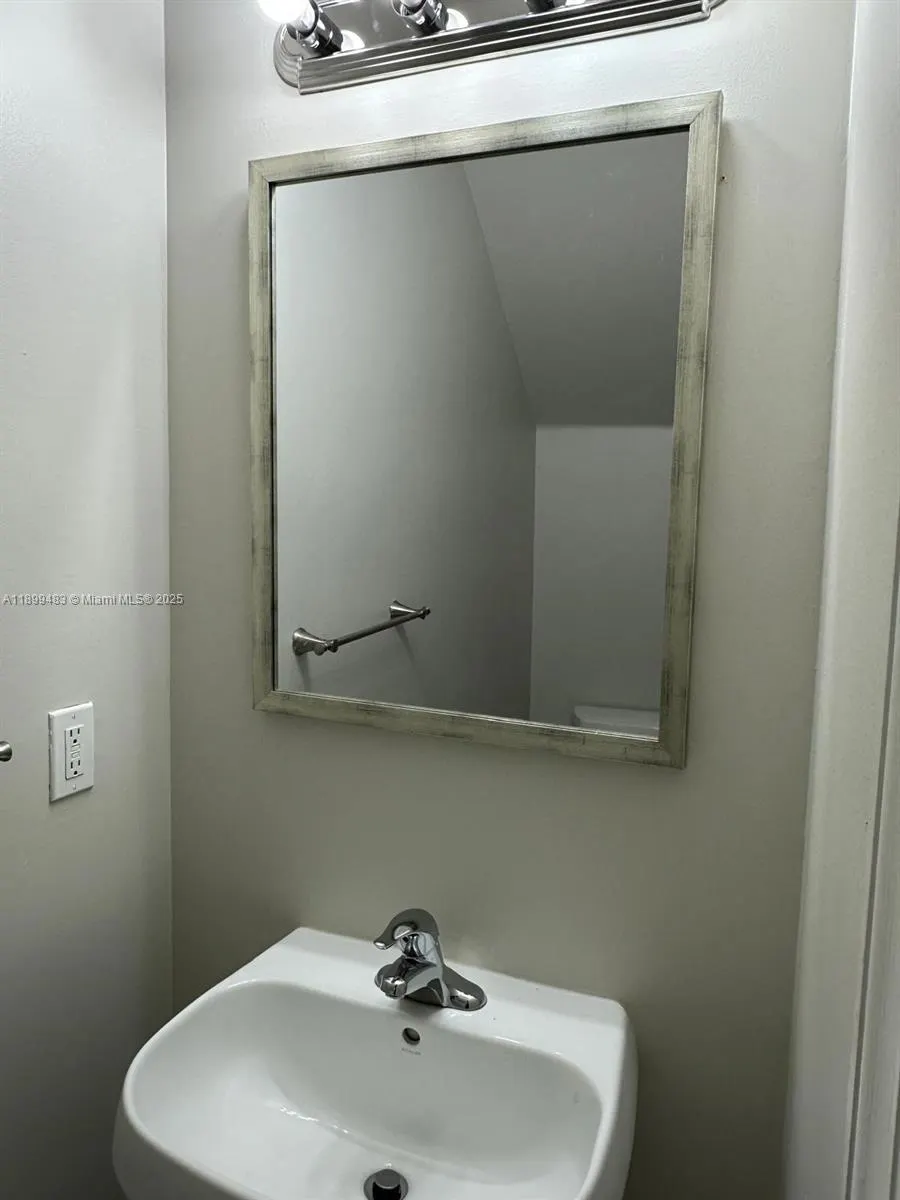 2556 SW 83rd Ave, #101