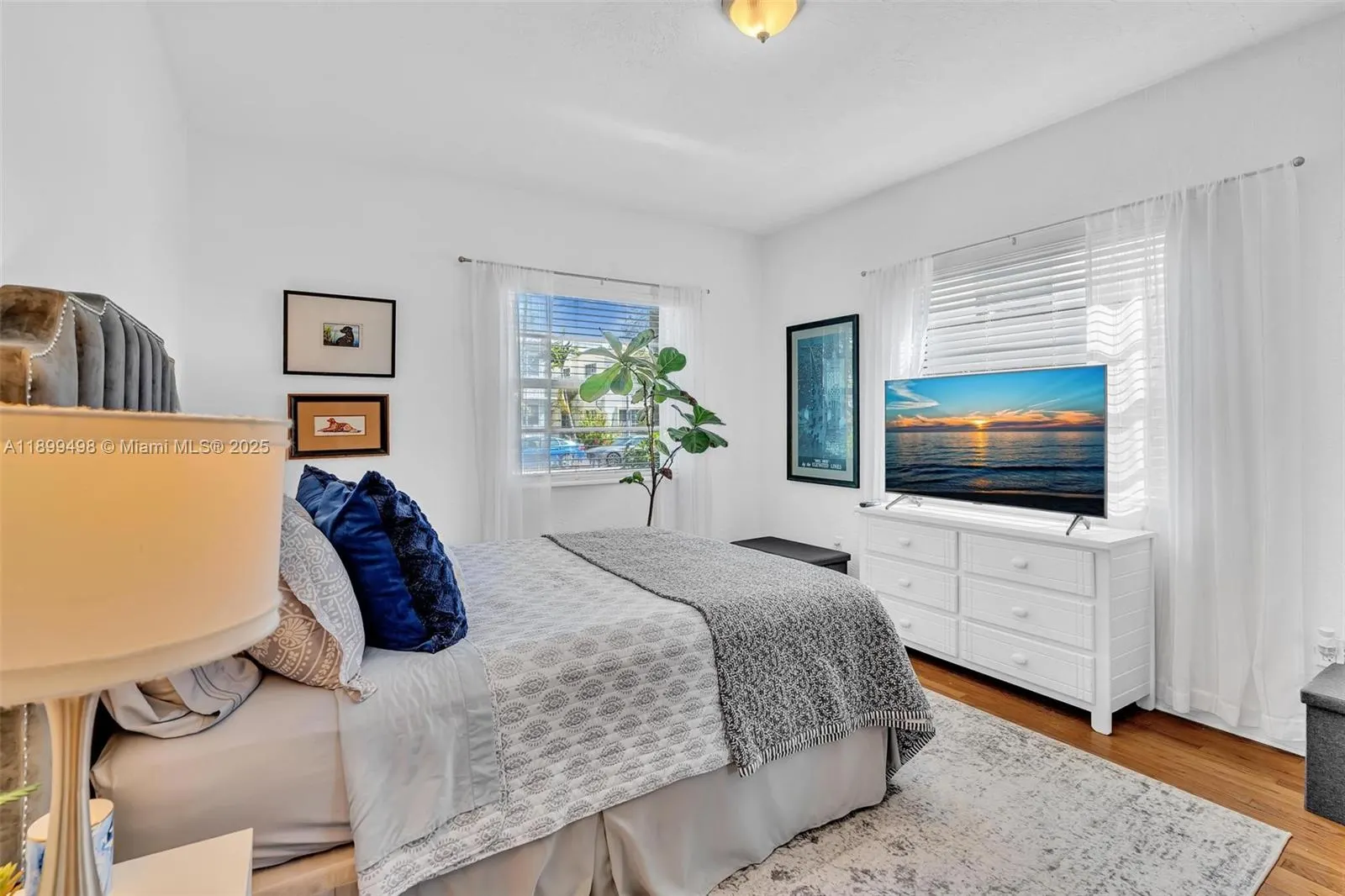 836 W 40th St