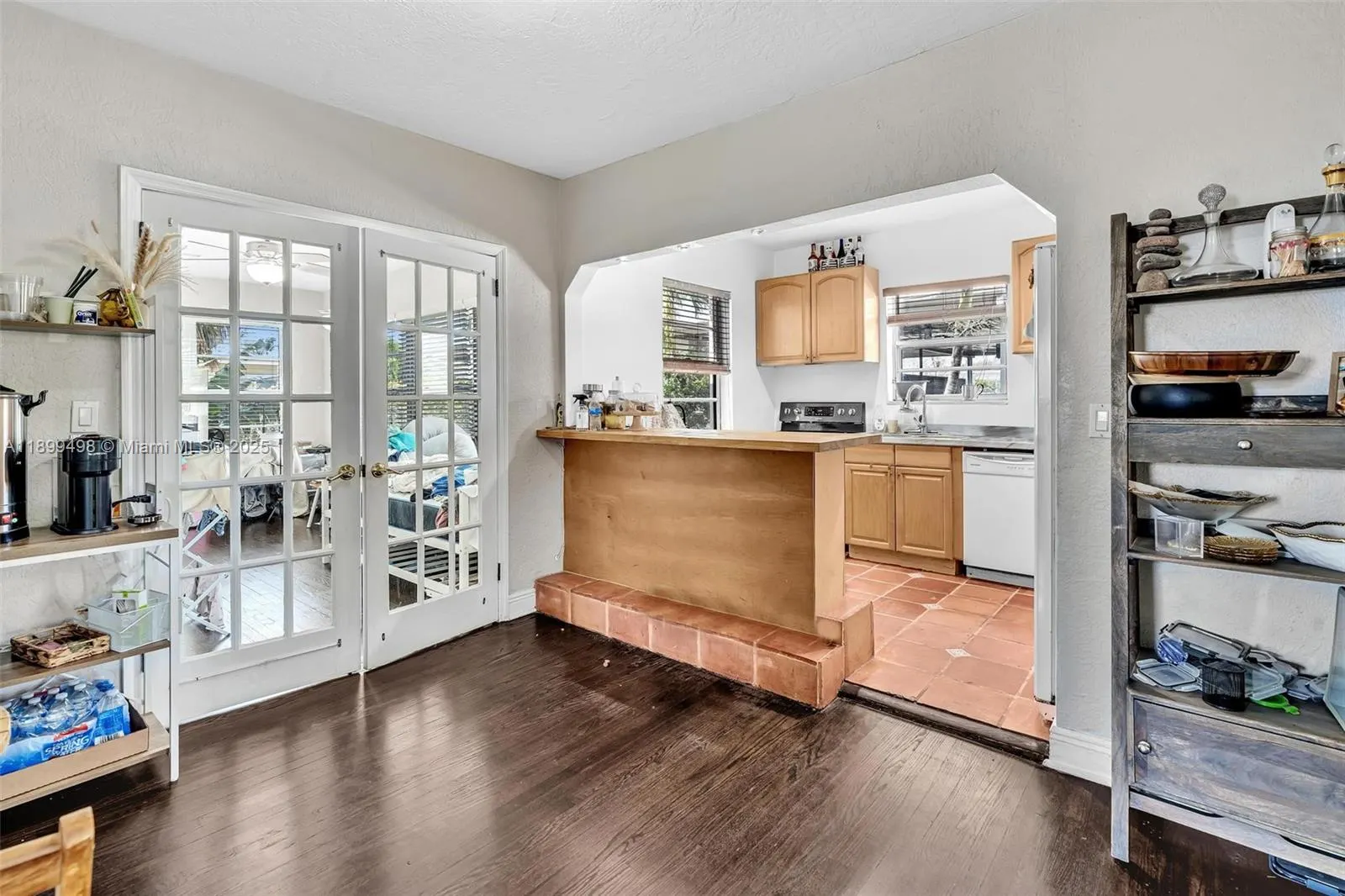 836 W 40th St