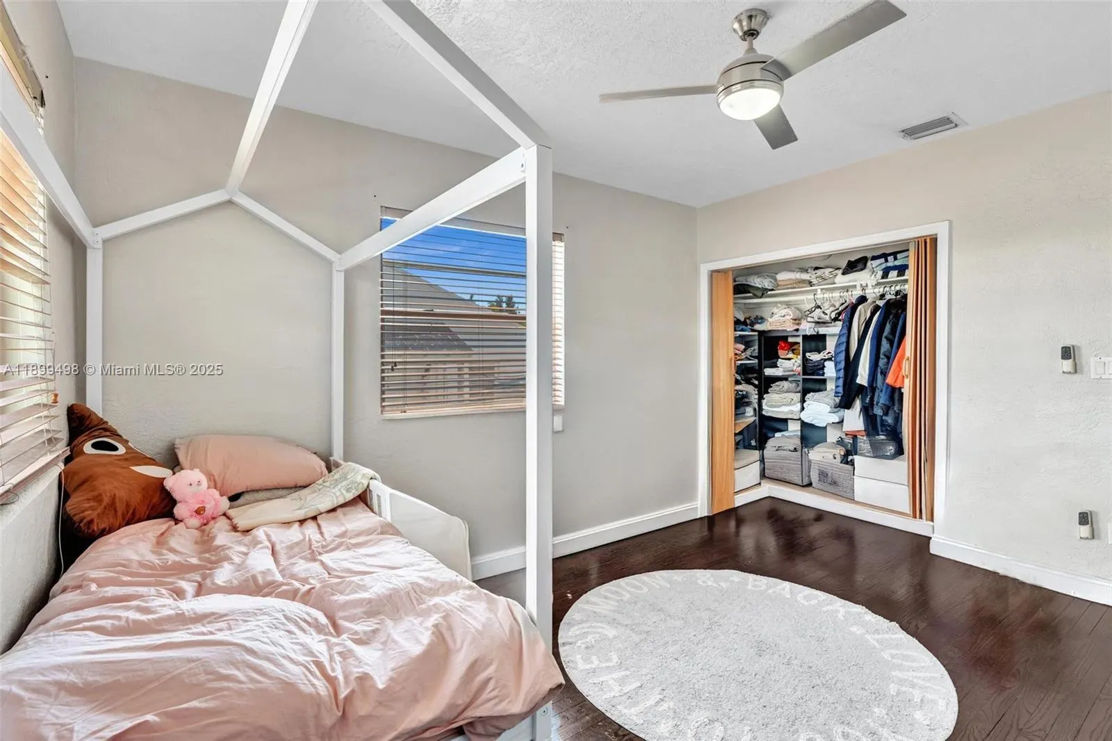 836 W 40th St