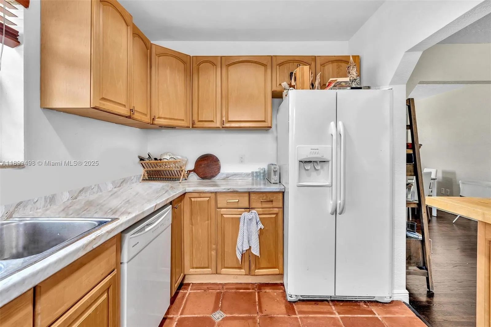 836 W 40th St