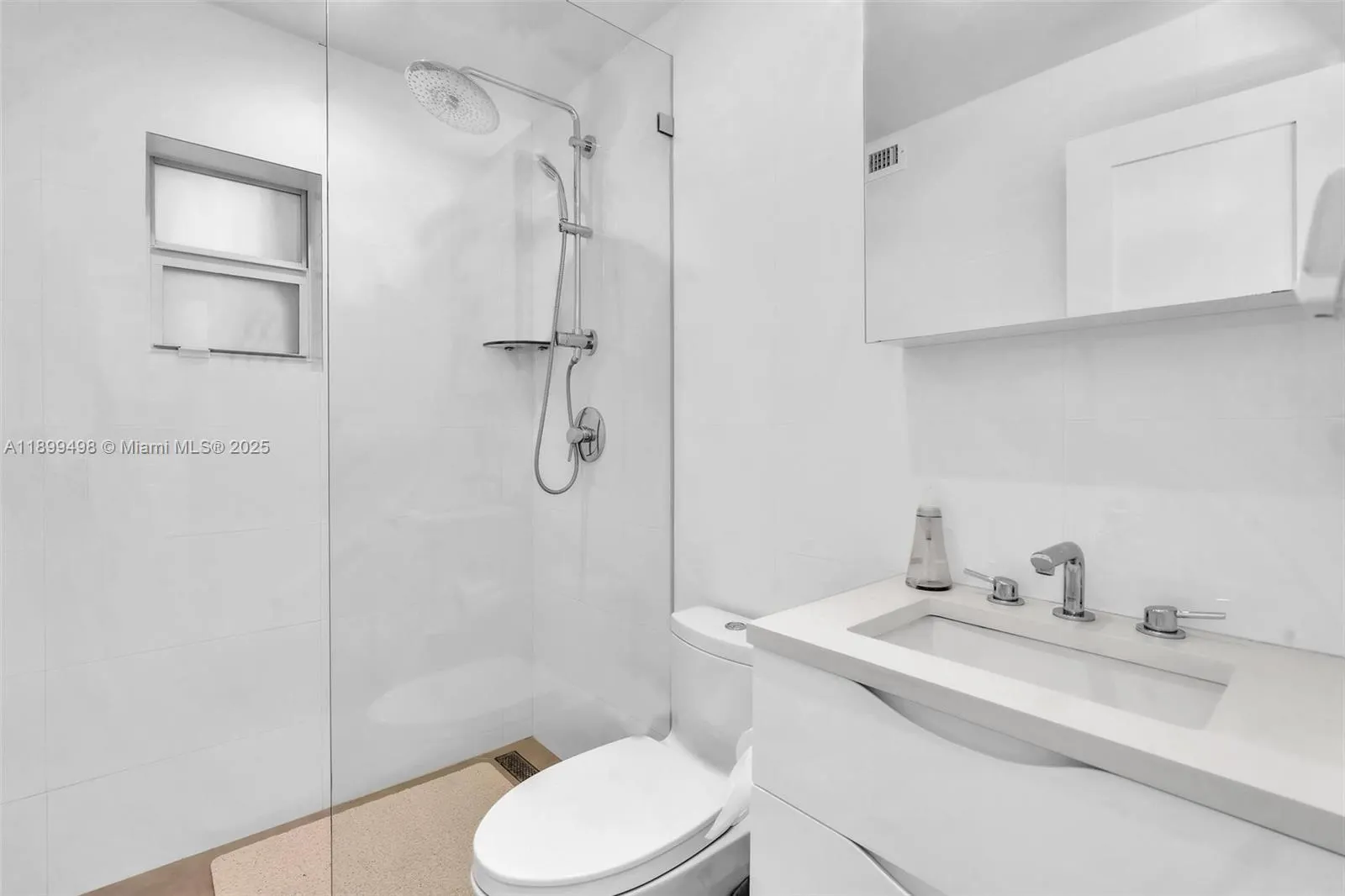836 W 40th St