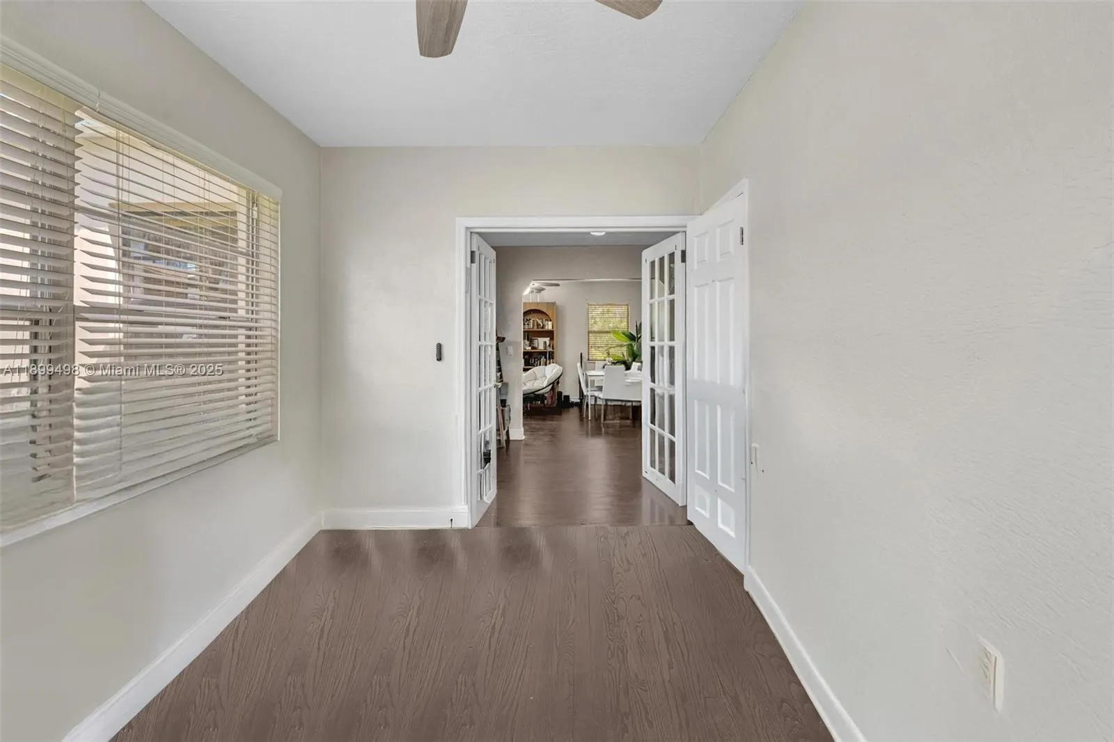 836 W 40th St