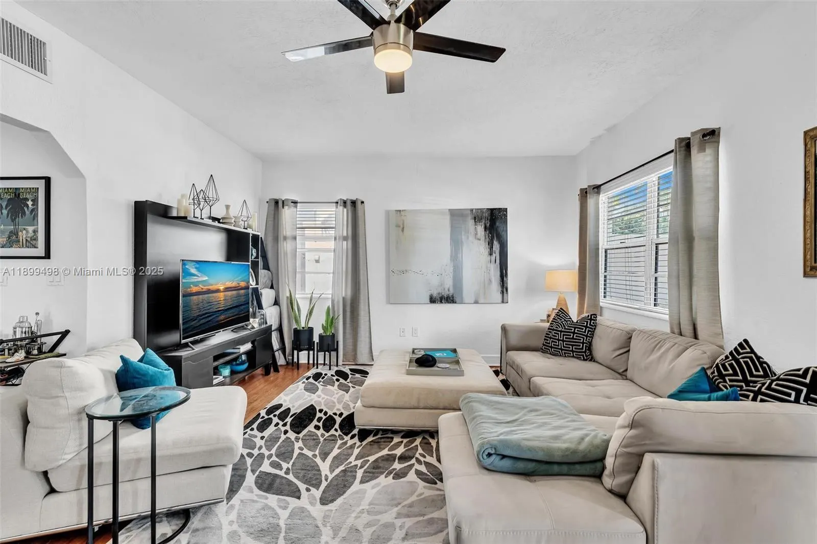 836 W 40th St