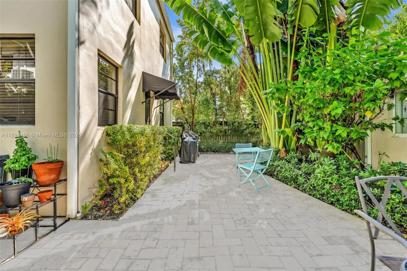 836 W 40th St