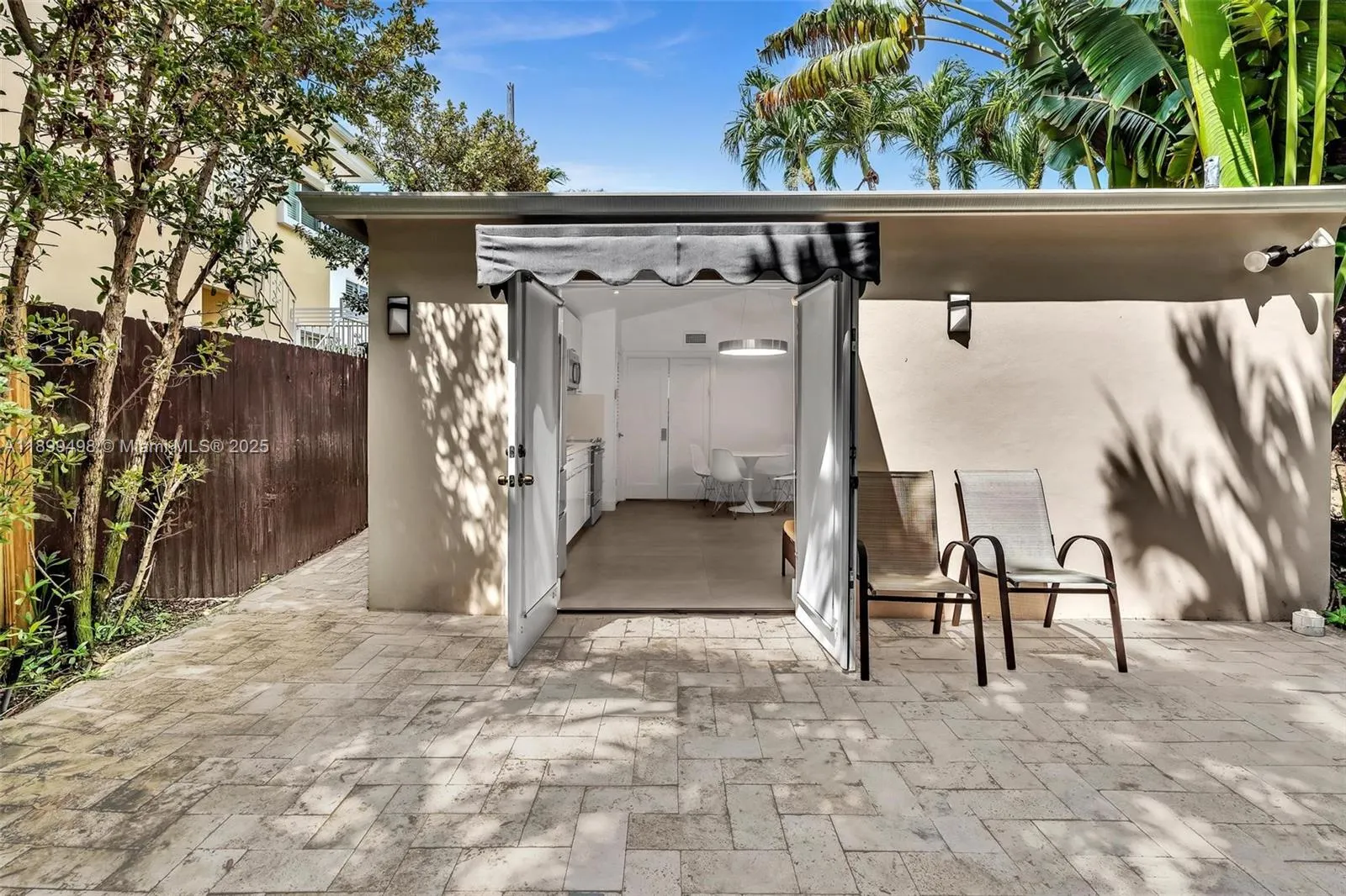 836 W 40th St