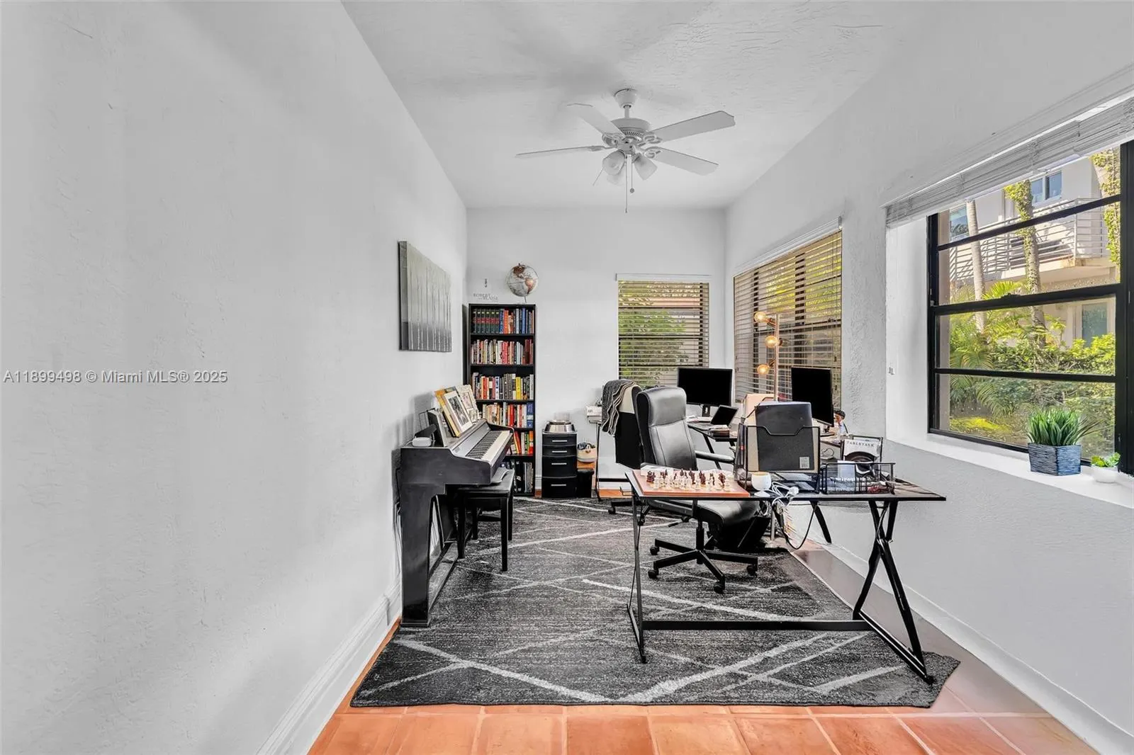 836 W 40th St
