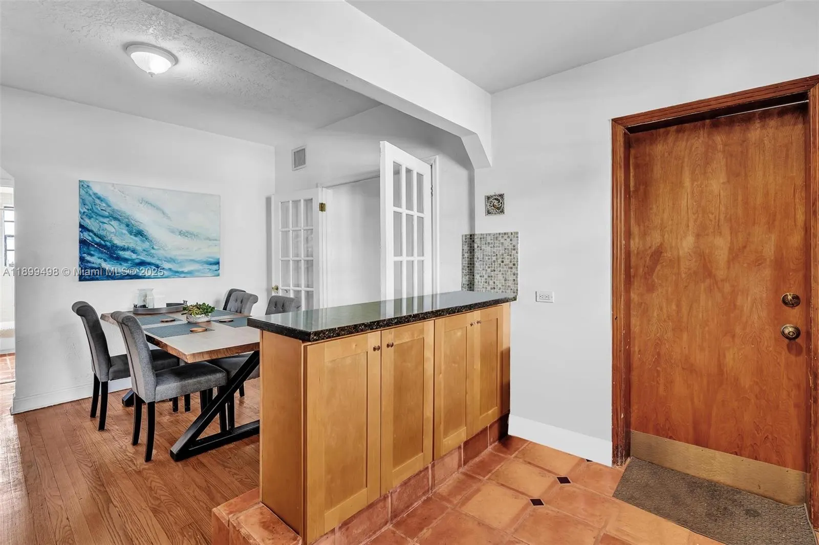 836 W 40th St