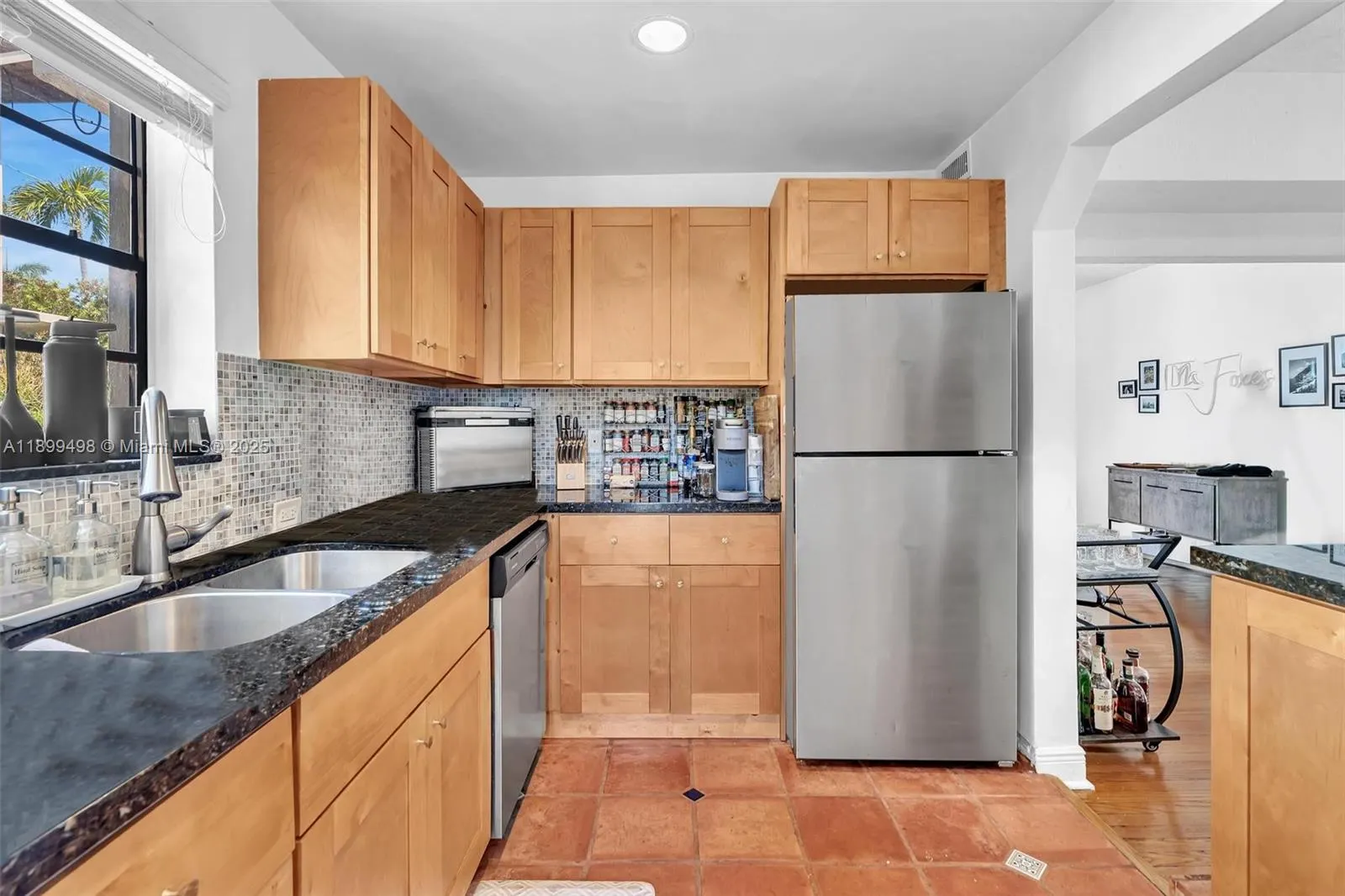 836 W 40th St