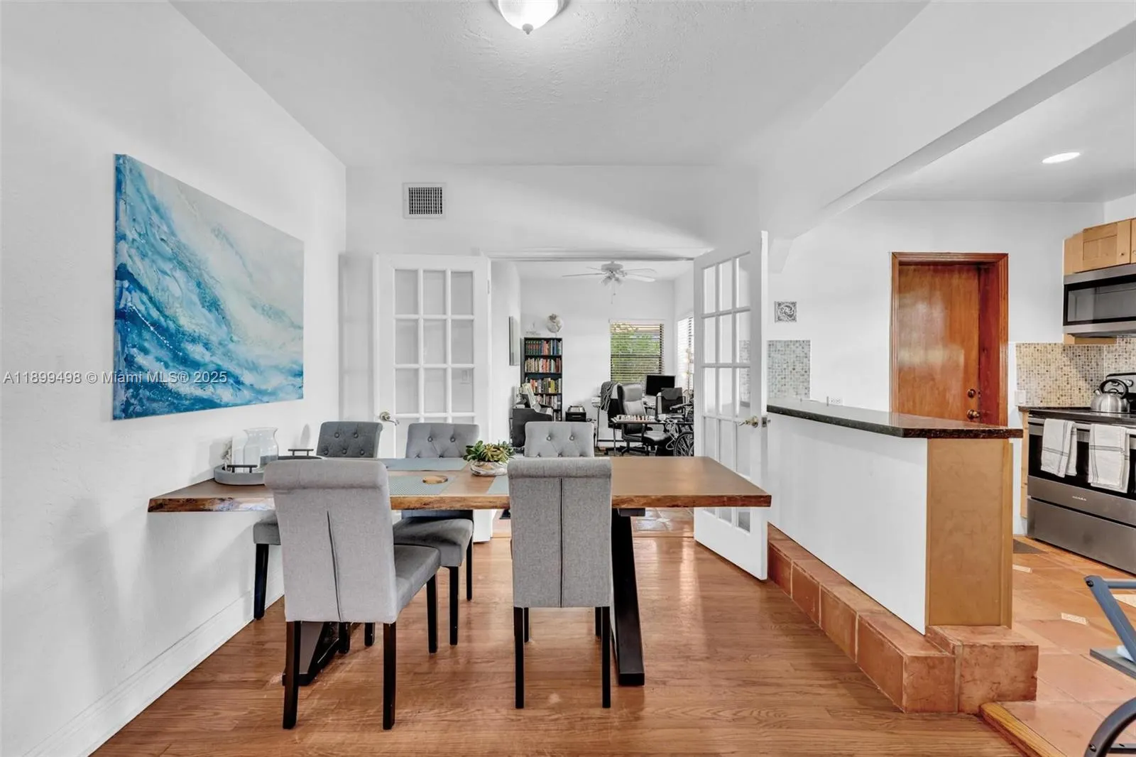 836 W 40th St
