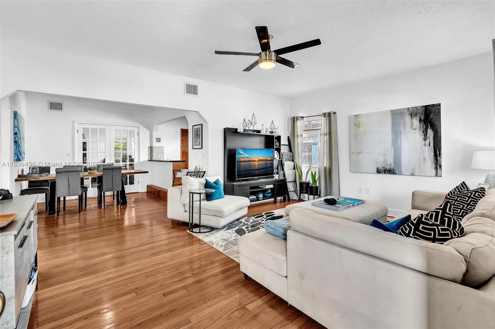 836 W 40th St