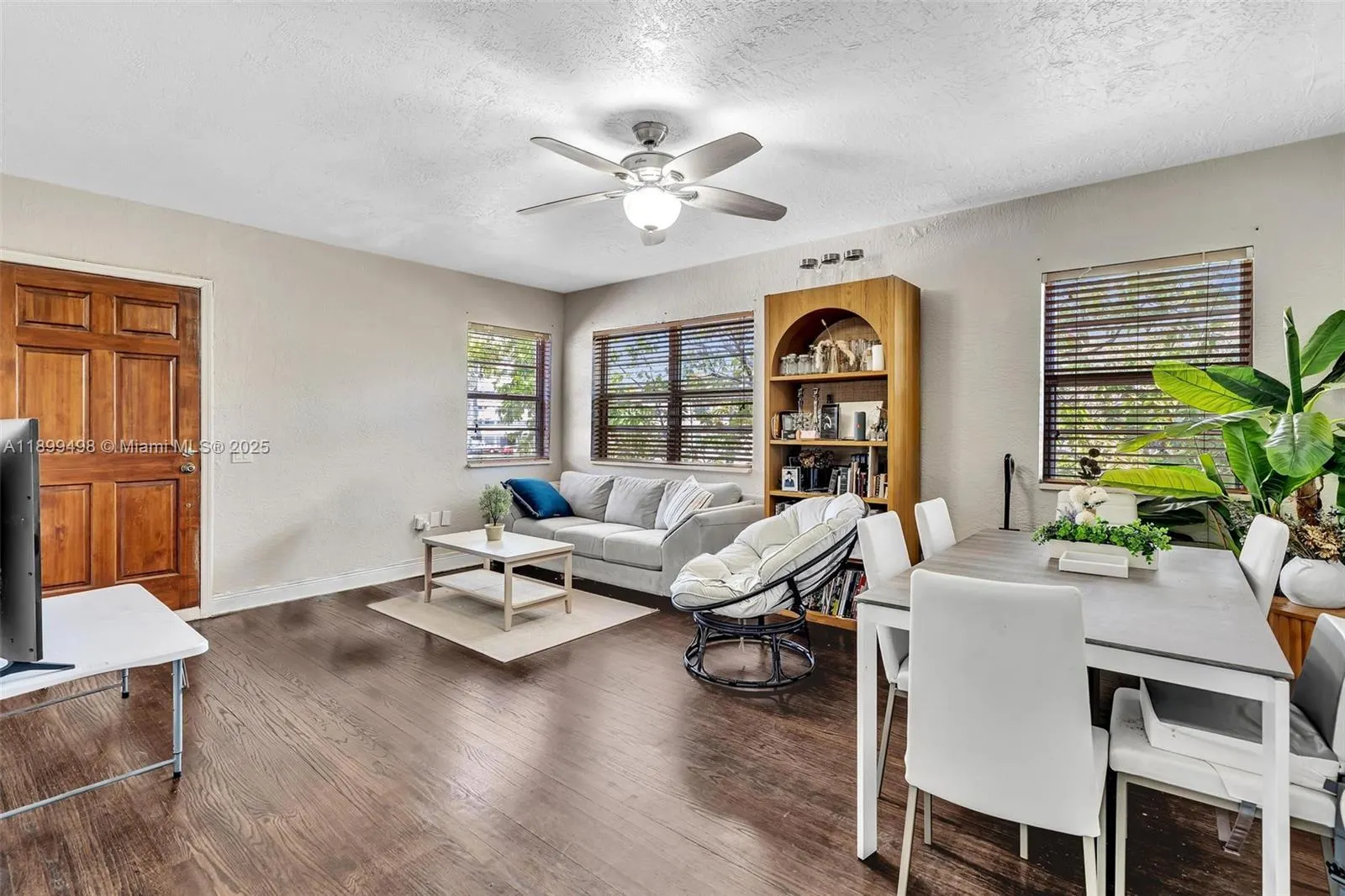 836 W 40th St