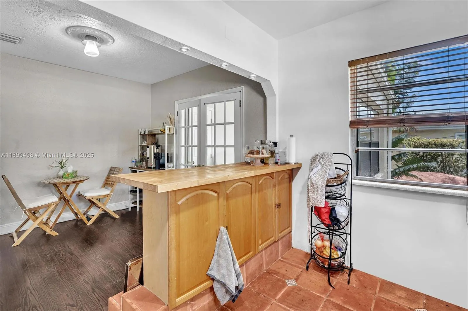 836 W 40th St