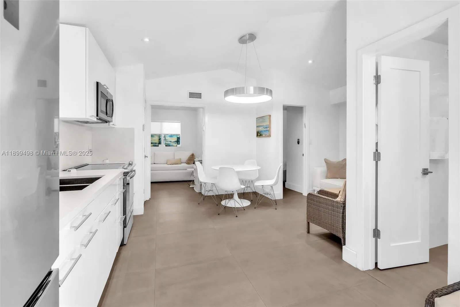 836 W 40th St