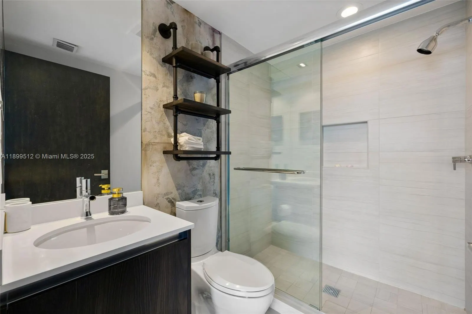 1180 N Federal Hwy, #1102