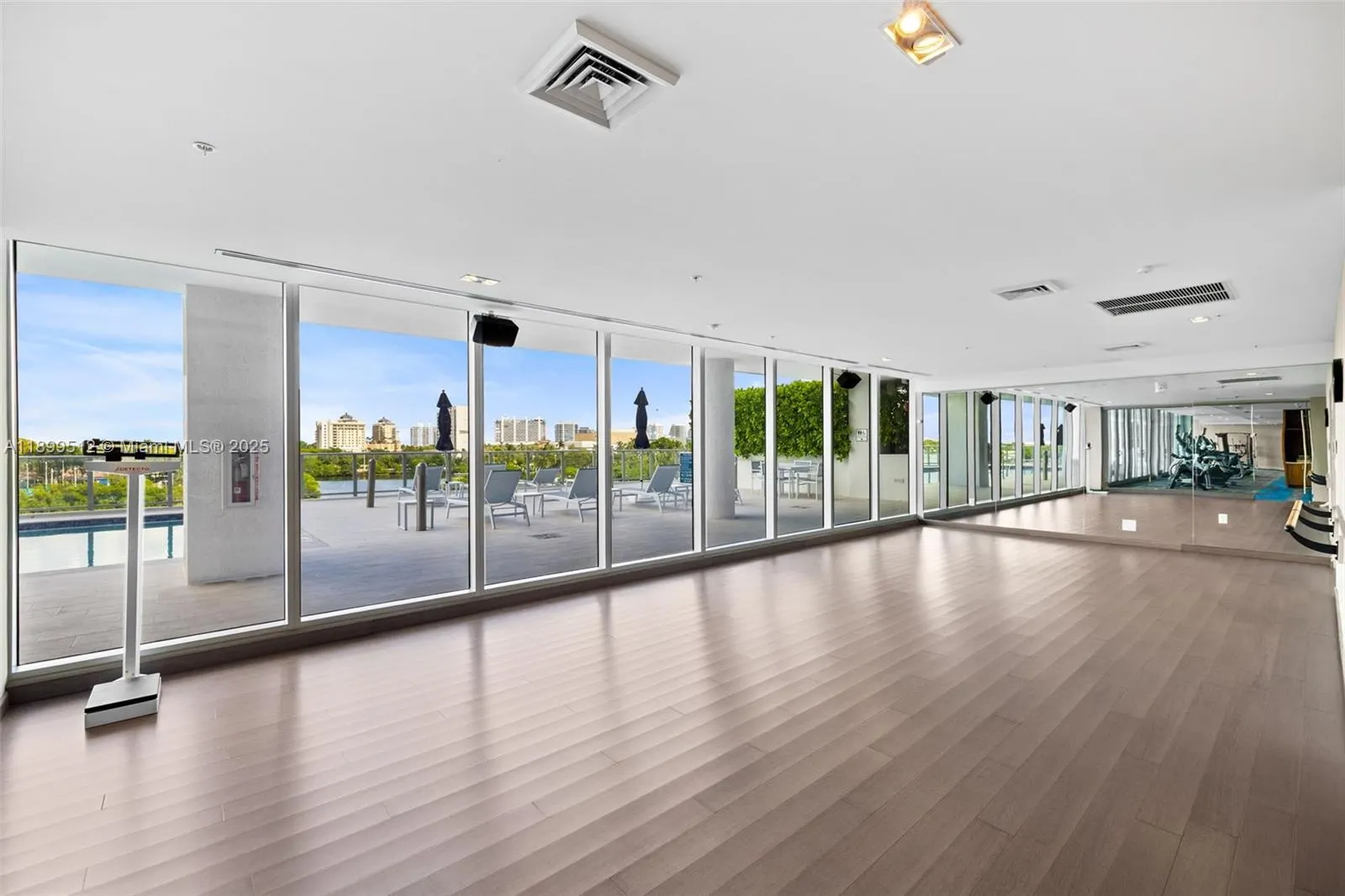 1180 N Federal Hwy, #1102