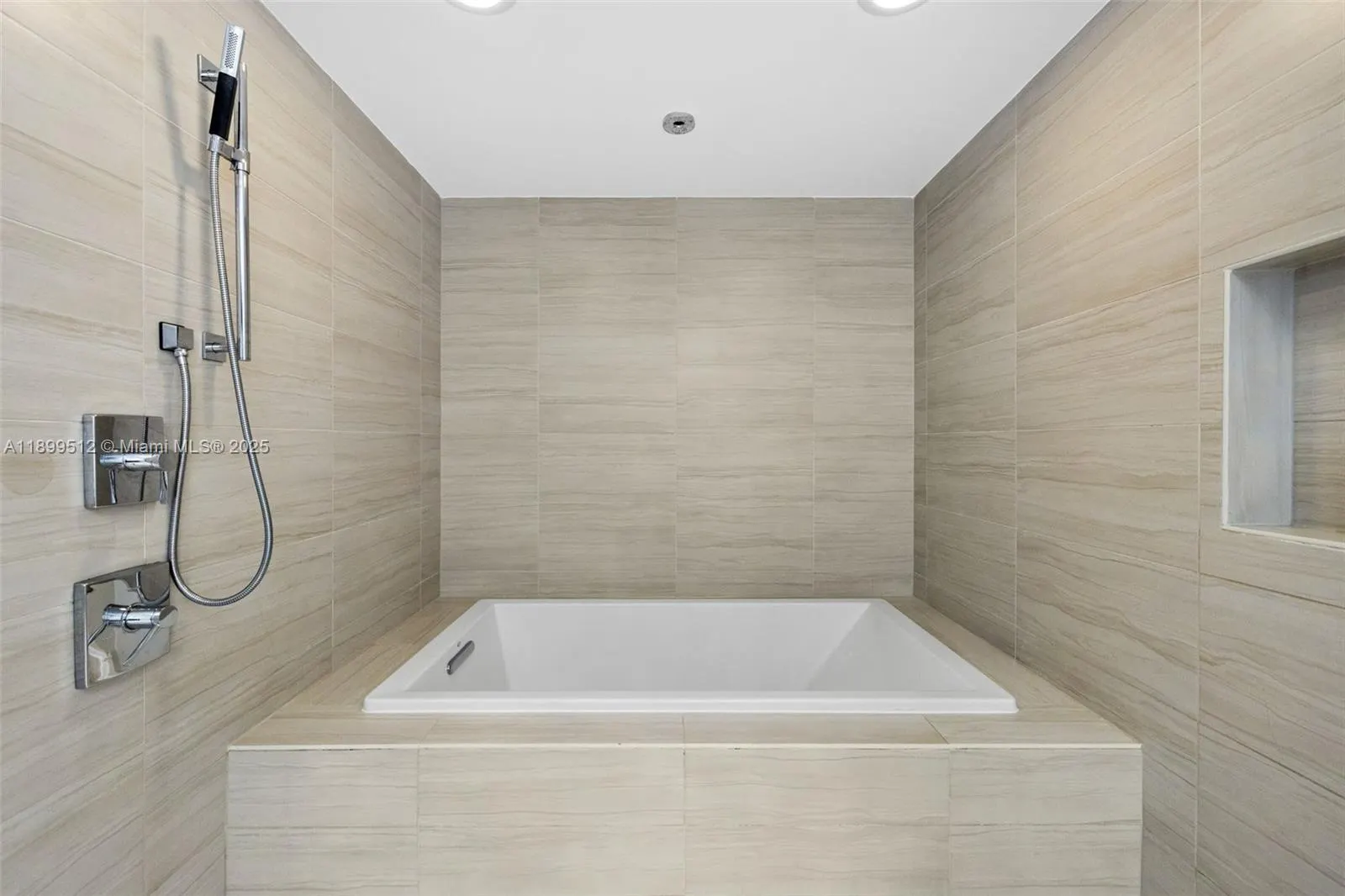 1180 N Federal Hwy, #1102