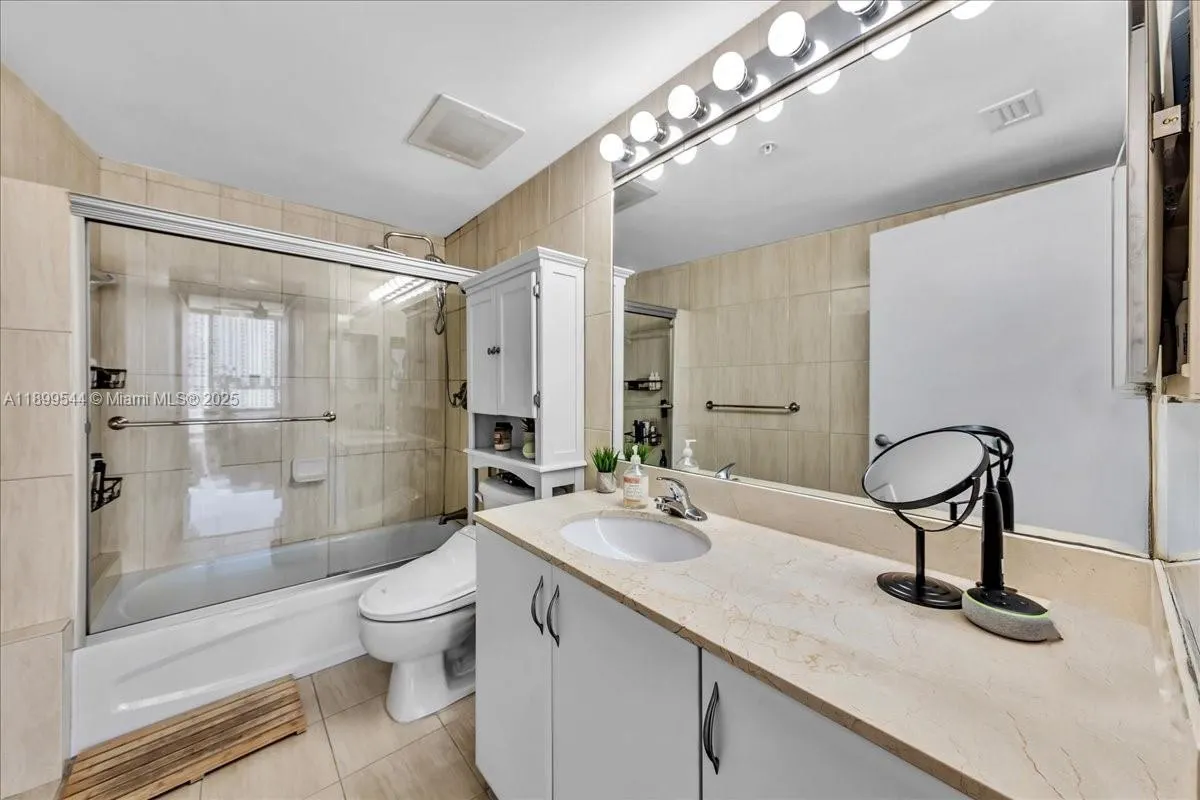 1750 N Bayshore Dr, #2015