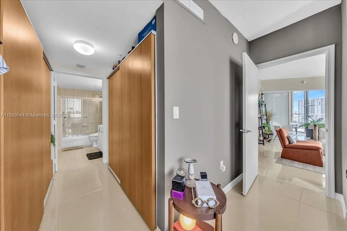 1750 N Bayshore Dr, #2015