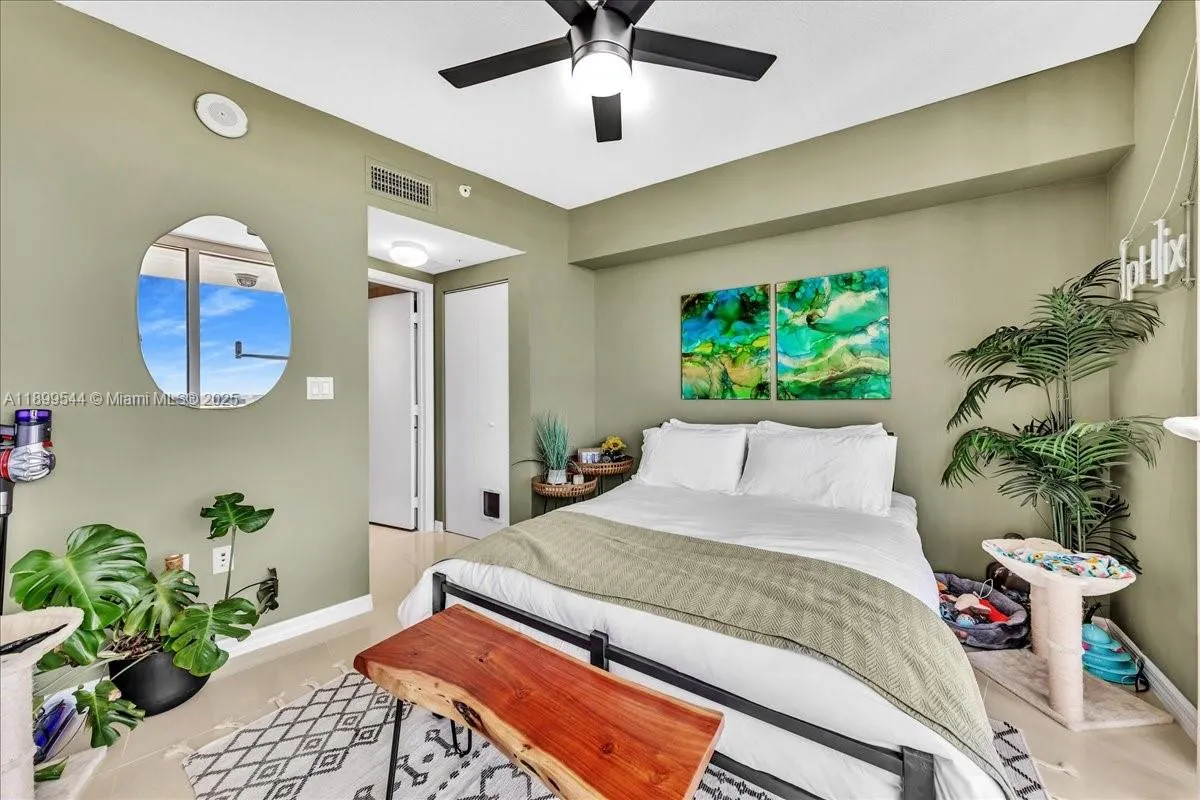 1750 N Bayshore Dr, #2015