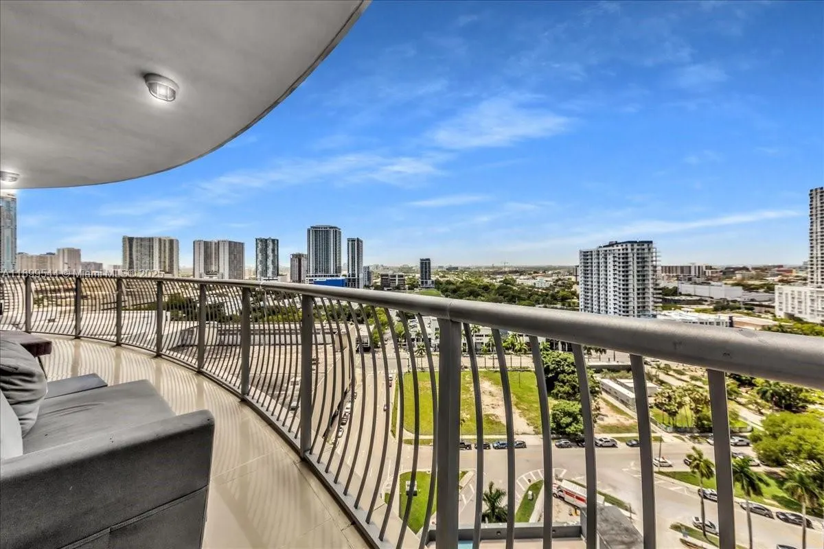 1750 N Bayshore Dr, #2015